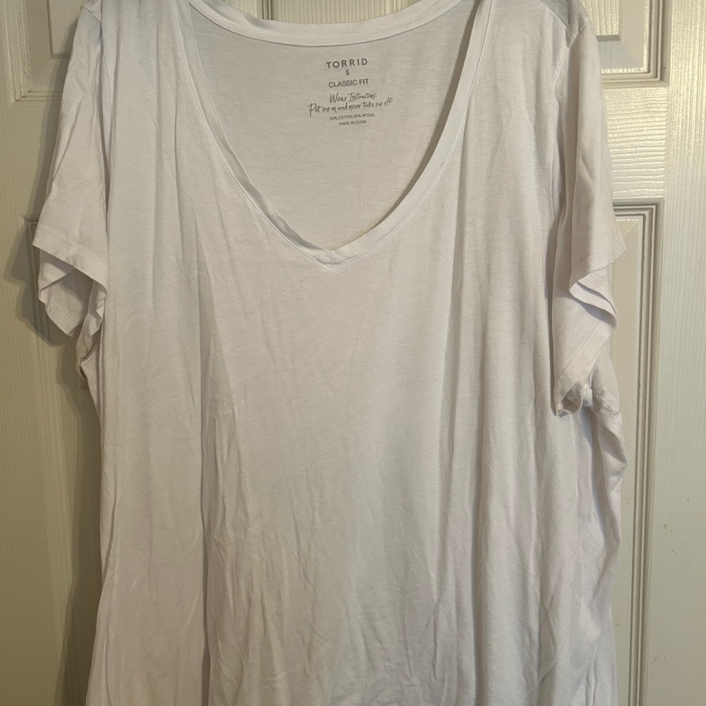 Torrid Women's White Short Sleeve Tee